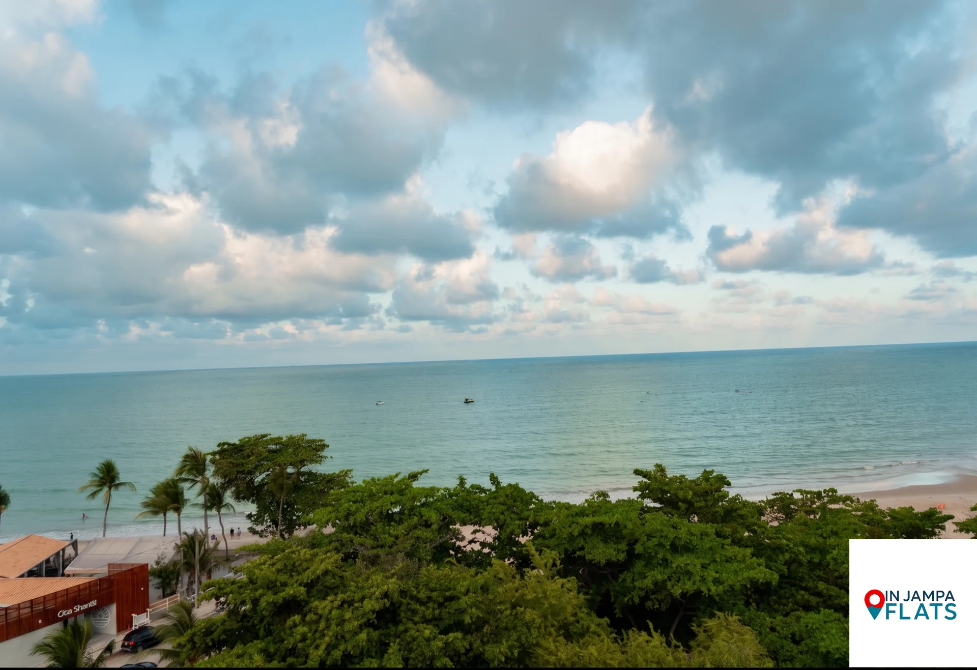 Vista panorâmica da praia em João Pessoa